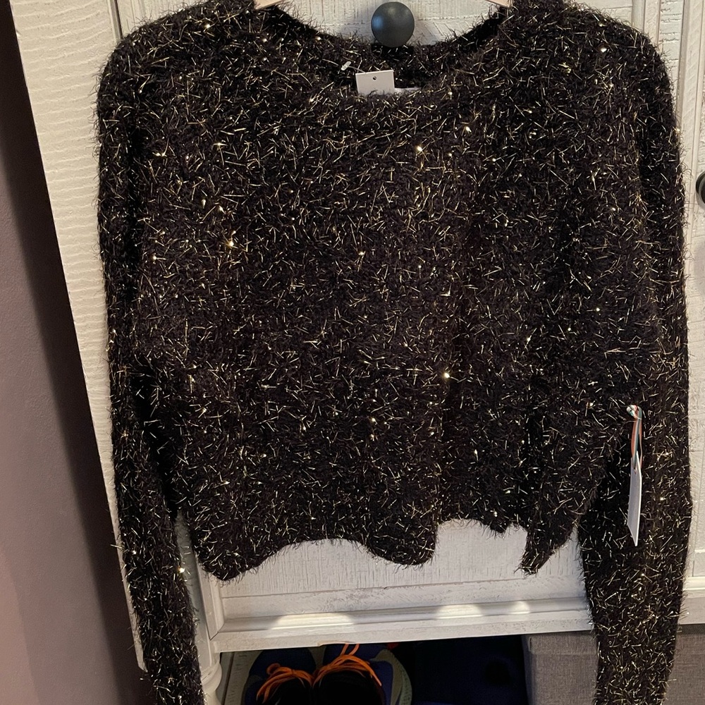 Ivory Rose Black cropped sweater with gold accents. Large